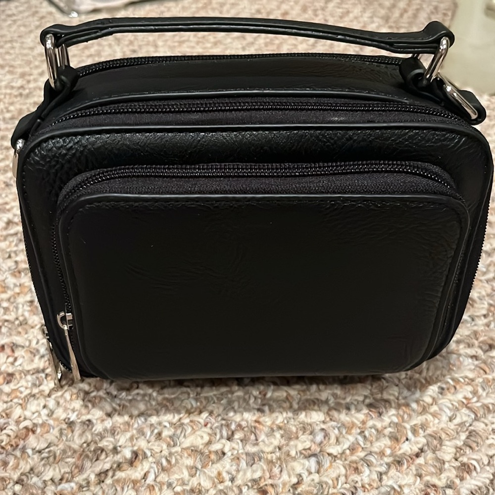 K. Carroll.  Satchal/Cross Body